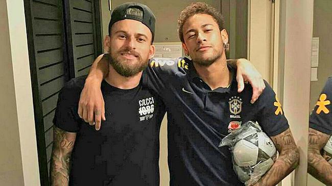 尤其在与尤 尤其在与尤